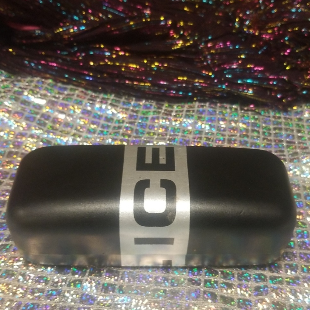 Eyeglass case - Picture 3 of 8